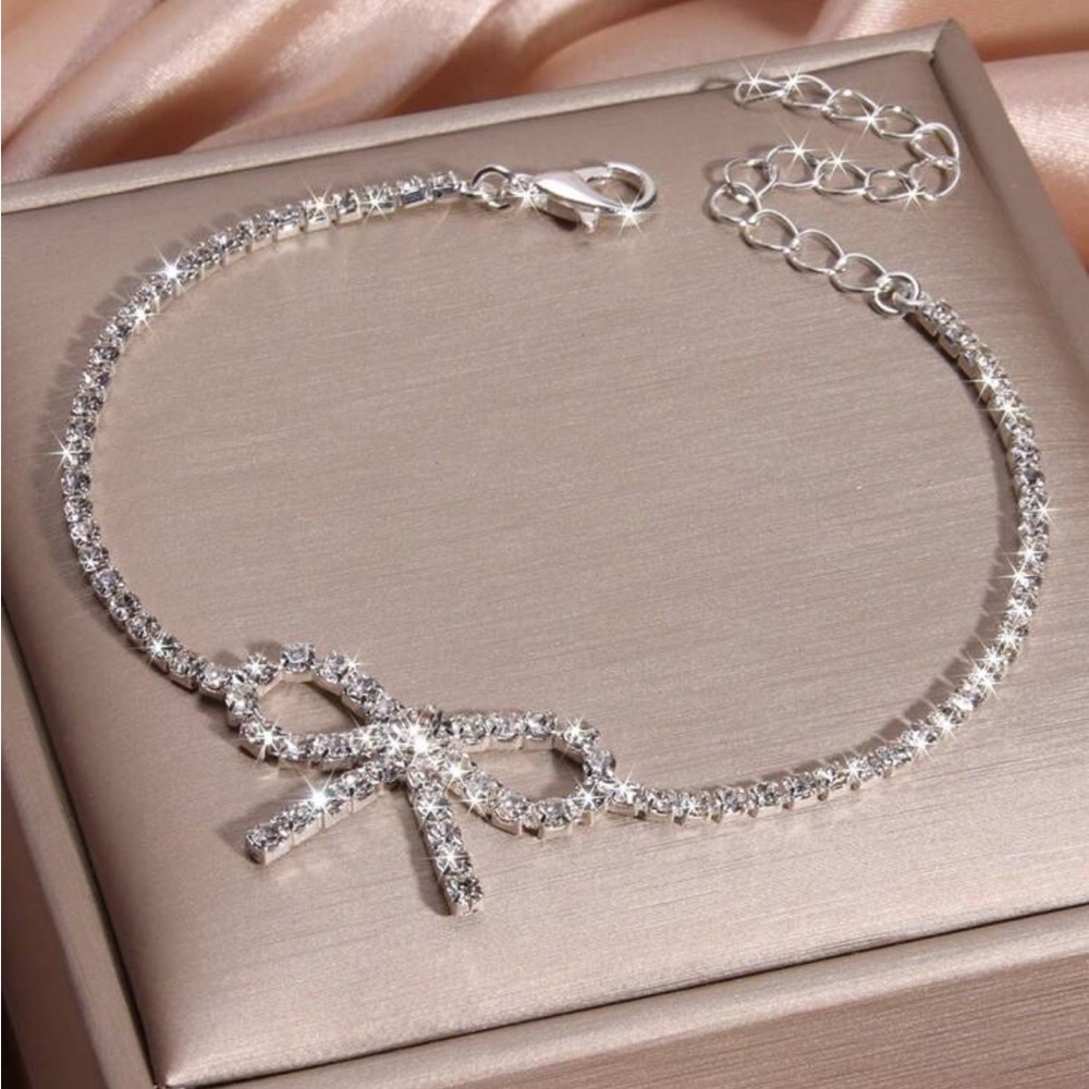Bling Bling Silver Rhinestone Bowknot Bracelet NEW 🏷️